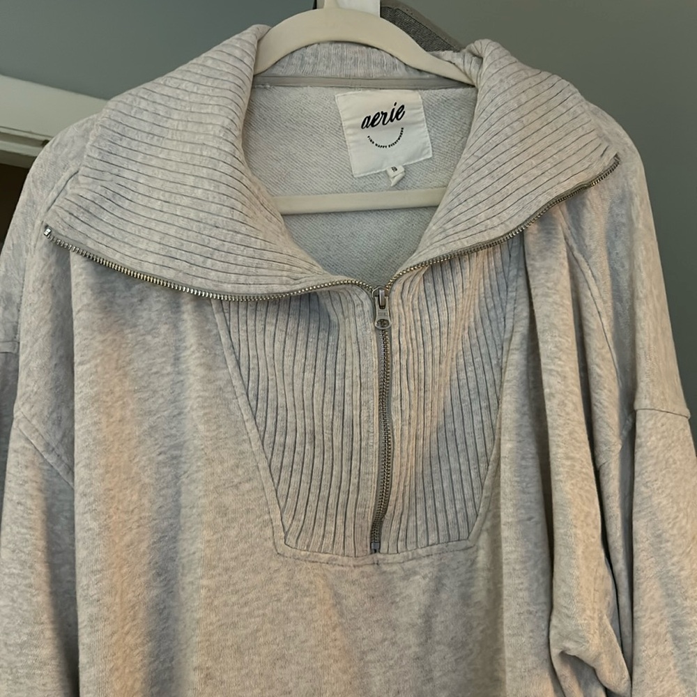 Like new condition aerie sweatshirt